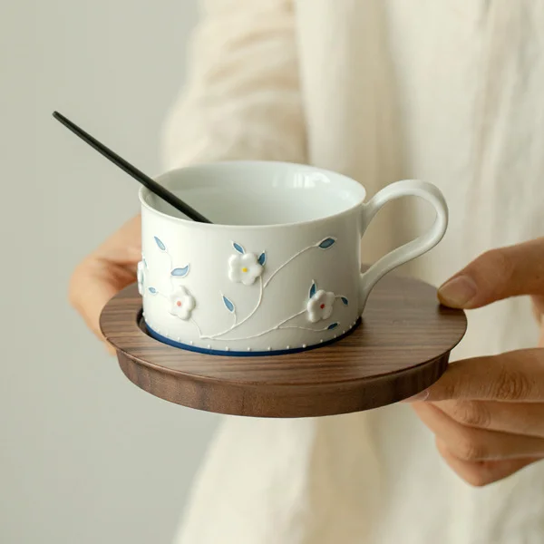 Blue flower yangyouxiang cup [cup and saucer set] comes with a spoon